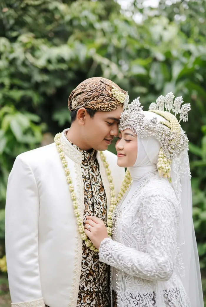 Foto mempelai dari koleksi contoh undangan